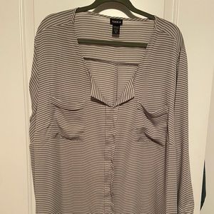Torrid 5 light grey /white long sleeve top